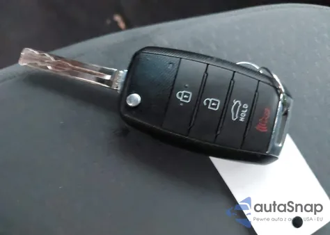 2015 Kia Optima Lx z USA, uszkodzony, nr VIN 5XXGM4A70FG469361